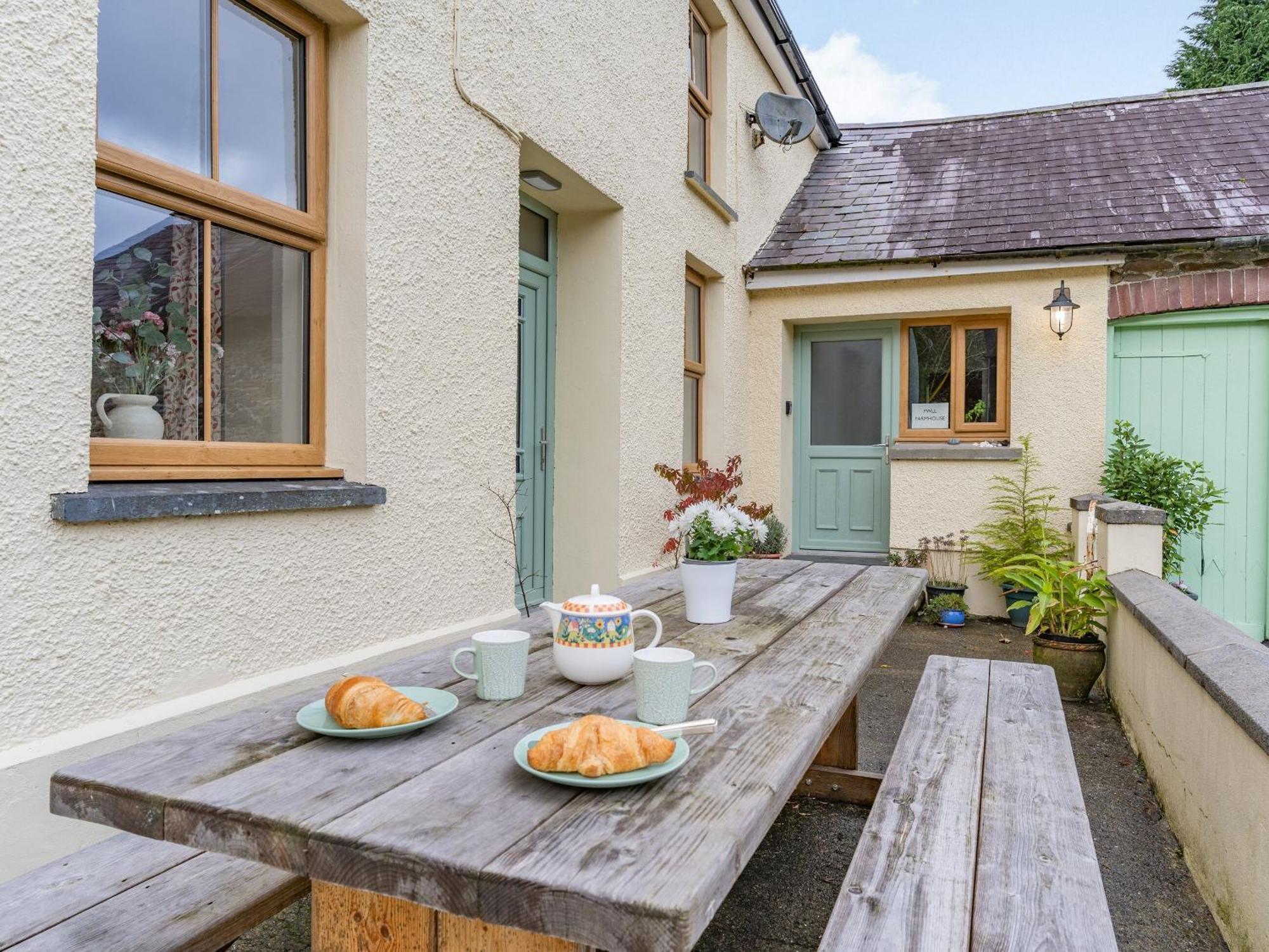Pwll Farmhouse Llanllawdog Dış mekan fotoğraf
