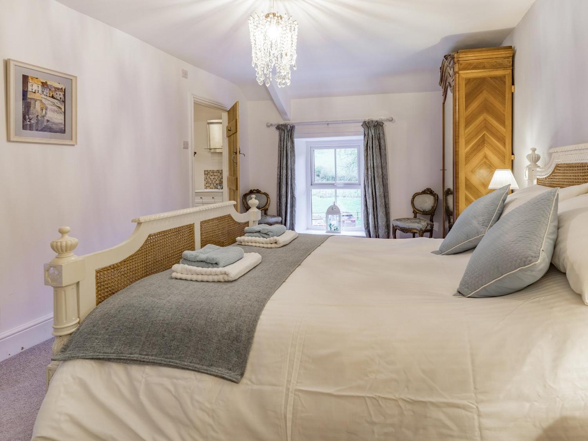 Pwll Farmhouse Llanllawdog Dış mekan fotoğraf